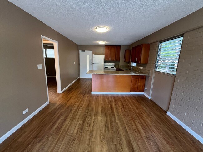 Building Photo - Punahou Wilder (Manoa/Makiki) - 2 bedrooms...