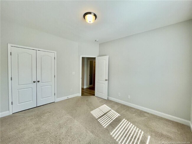 Building Photo - 279 Cromwell Ct