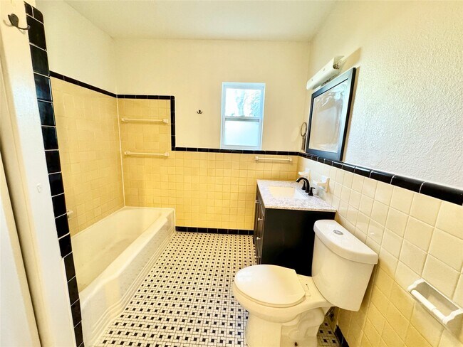 Building Photo - 3714 Avenue S 1/2