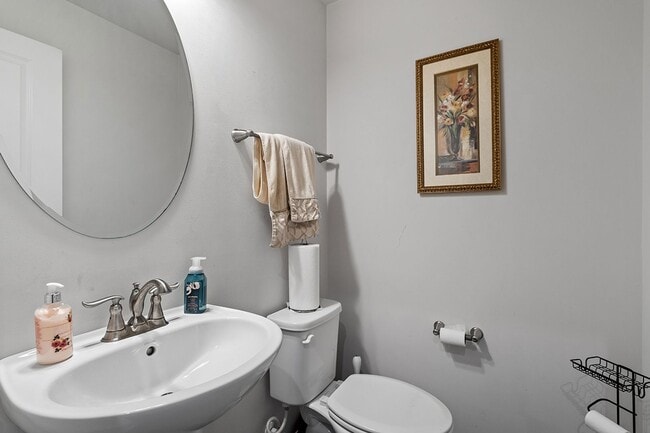 Building Photo - Luxurious 4 bedroom home in Jordan Pointe!