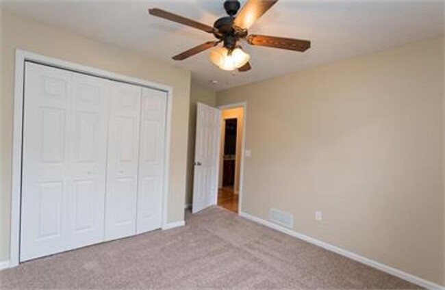 Building Photo - 123 Lyle Curtis Cir