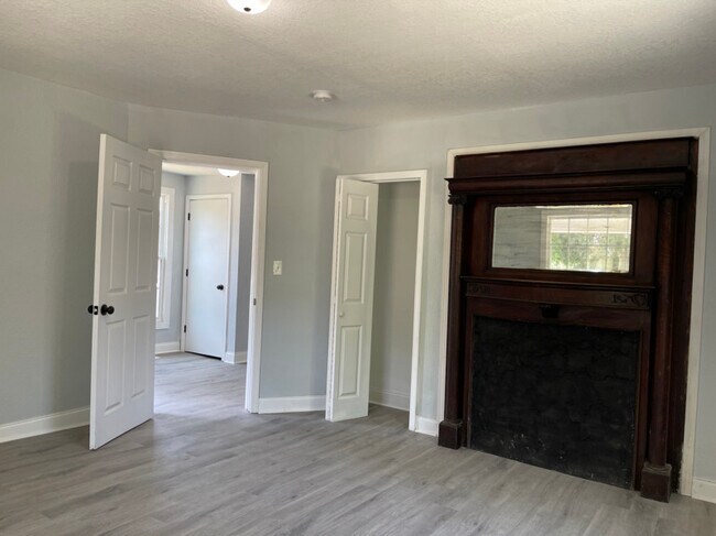 Building Photo - 215 E Burwell Ave