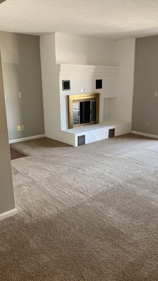 Building Photo - 1010 Blue Ridge Dr