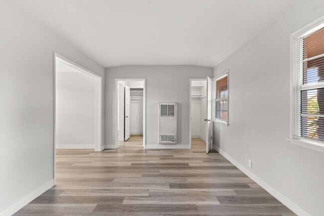 Interior Photo - 801-815 Saint Louis Avenue