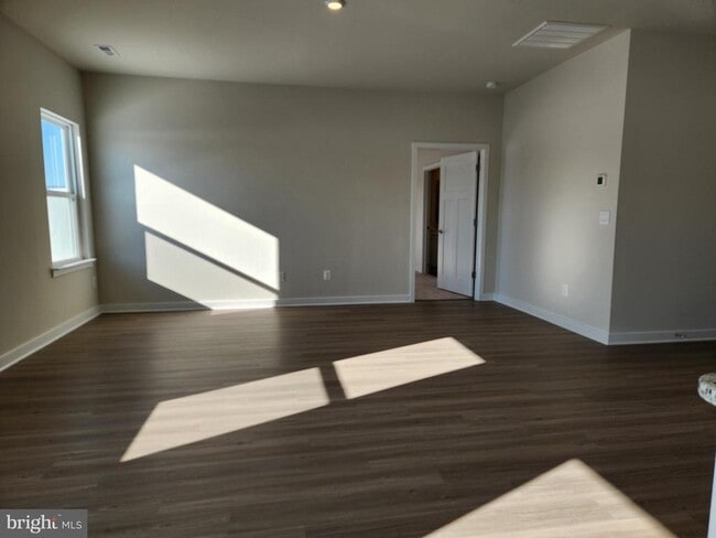 Building Photo - 327 Baker Dr