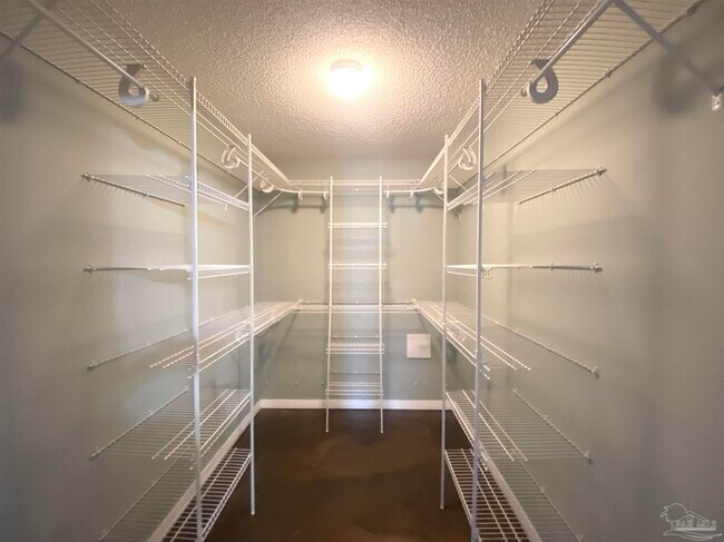 Building Photo - 6425 Sarasota St