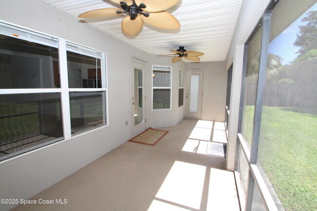 Building Photo - 2295 Botanica Cir