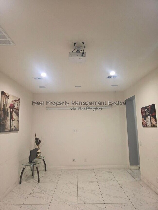 Building Photo - 2307 E Mahogany Pl
