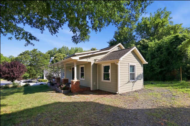 Building Photo - COMING SOON! Fully Furnished 2-Bedroom Home Near Charlotte’s Top Attractions