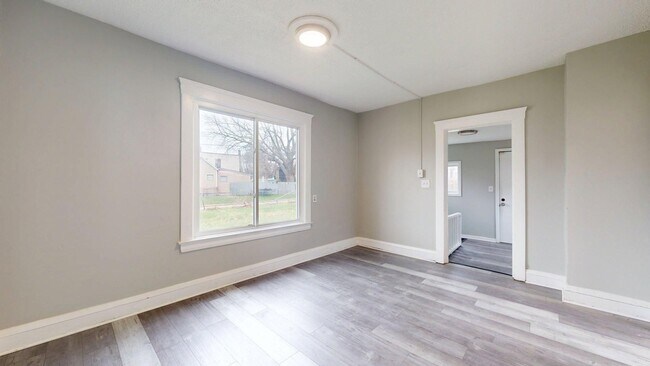 Building Photo - Lorain/W.73 neighborhood, updated 3 bed/1 bath single family house.