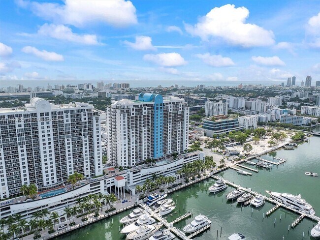 Building Photo - 1800 Sunset Harbour Dr