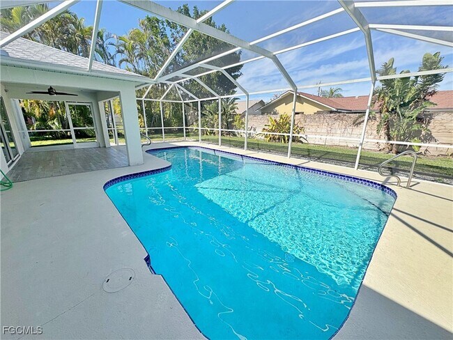 Building Photo - 2215 SE 9th Terrace