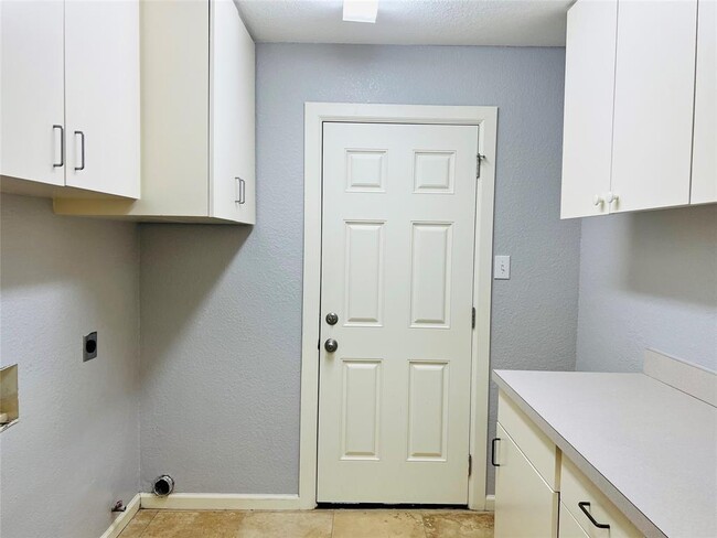 Building Photo - 2309 Granberry Dr