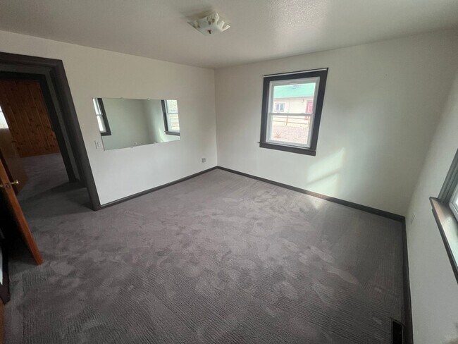 Building Photo - 3355 US-50