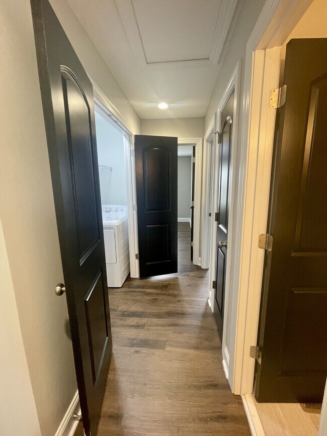 Building Photo - 1 Emanuel Ct