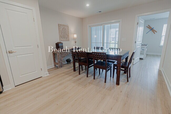 Building Photo - Furnished Townhouse in Gated Community