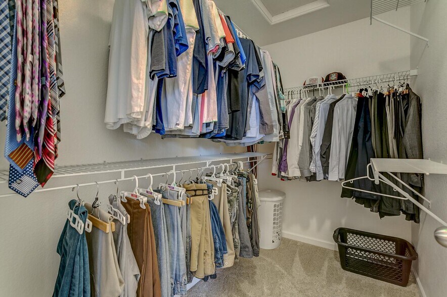 Building Photo - 1033 Burning Bush Pt