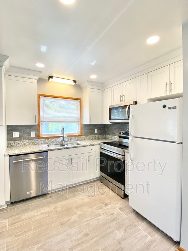 Building Photo - 137 Tanglewood Dr