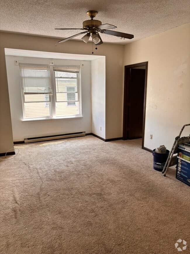 Building Photo - No more commute! Large 2 unit with parking...