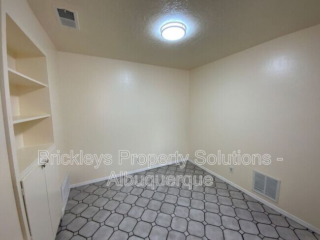 Building Photo - 12700 Mountain Rd NE