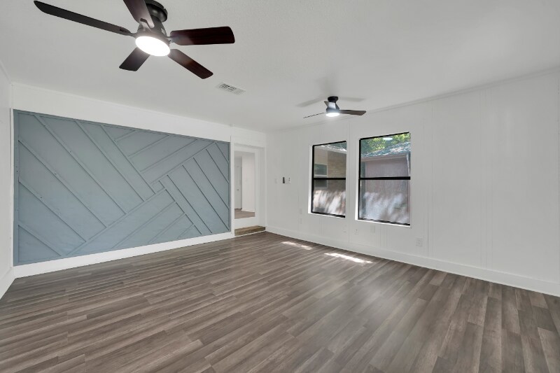 Building Photo - 4622 Bayview Dr