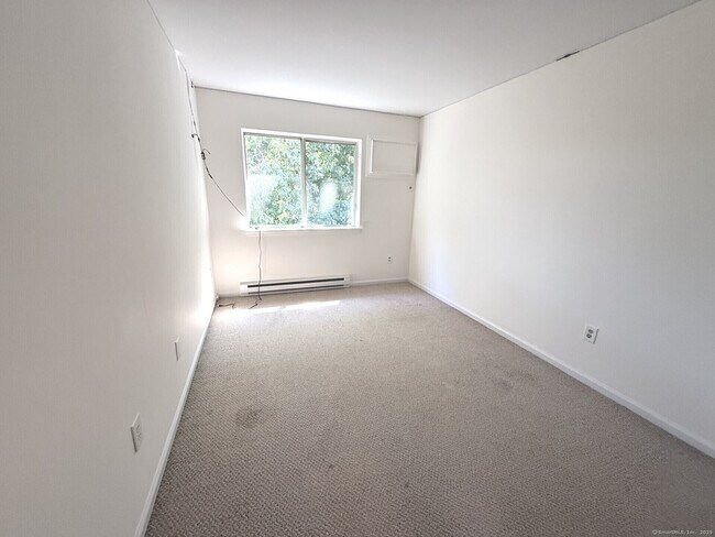 Building Photo - 8 Rose Ln