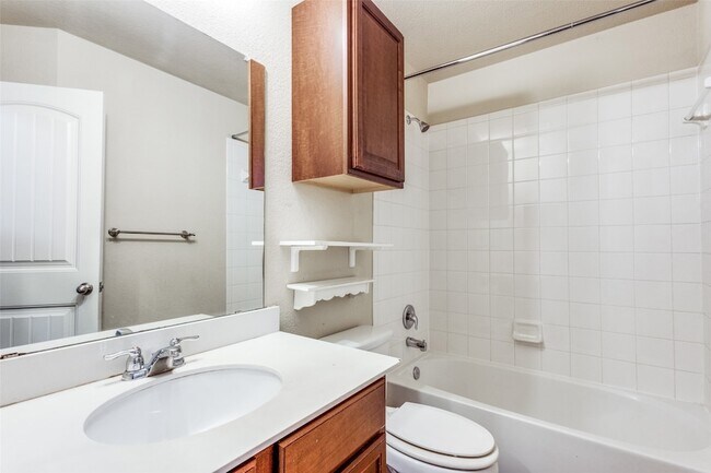 Building Photo - 1101 Rainer Dr