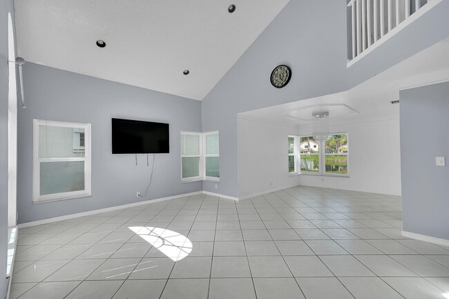 Building Photo - 2865 NW 68th Ln