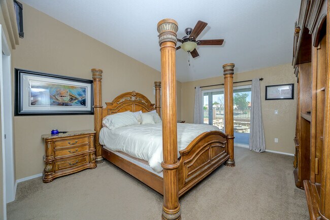 Building Photo - 2121 Desert Lakes Dr