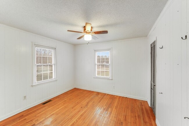 Building Photo - Move-In Ready 3-Bedroom Home with Spacious Yard to Enjoy!