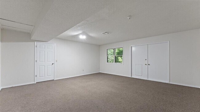 Building Photo - 44 Sandwick Dr