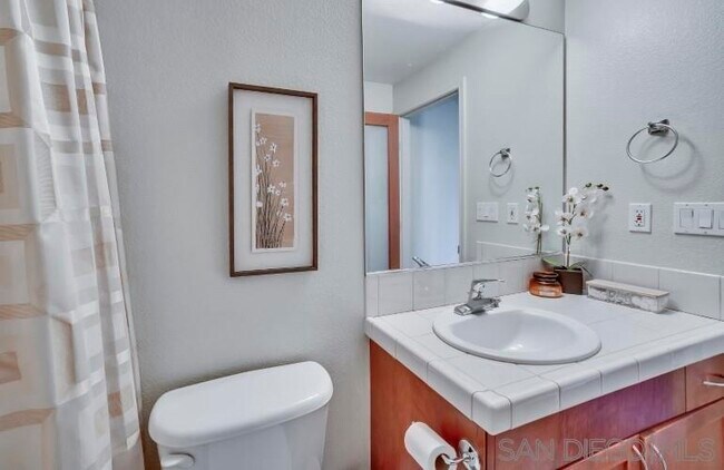 Building Photo - 1240 India St