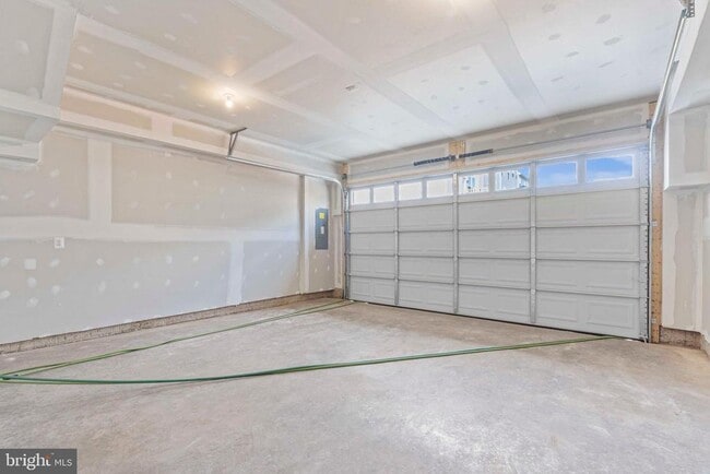 Building Photo - 5903 Garden Walk Dr