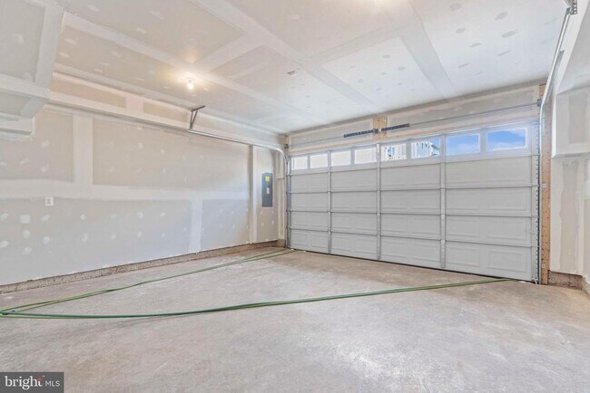 Building Photo - 5907 Garden Walk Dr