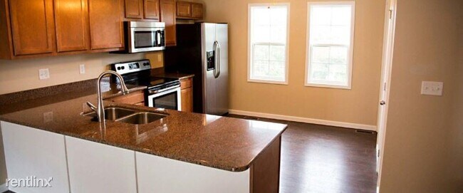 Building Photo - 2 br, 2.5 bath Townhome - 5 Tall Grass Ln