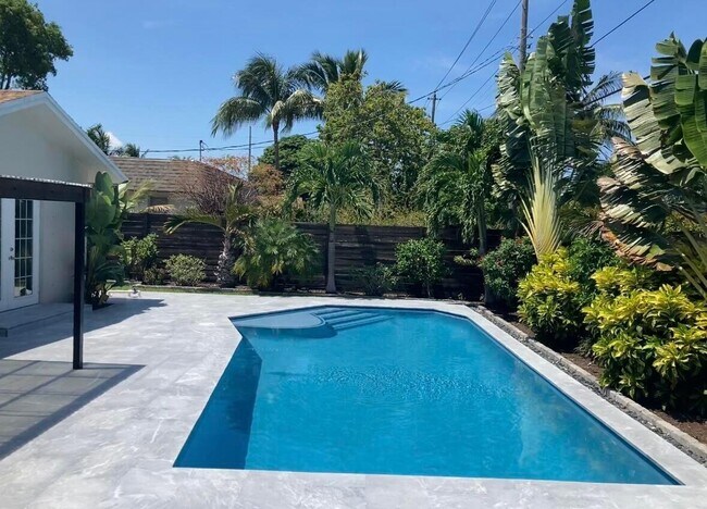 Building Photo - 702 Grove St