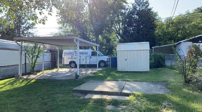 Building Photo - 1349 Kraft St