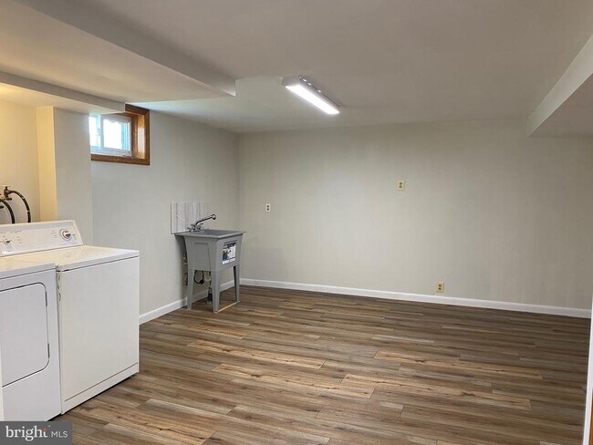 Building Photo - 2119 Holborn Rd