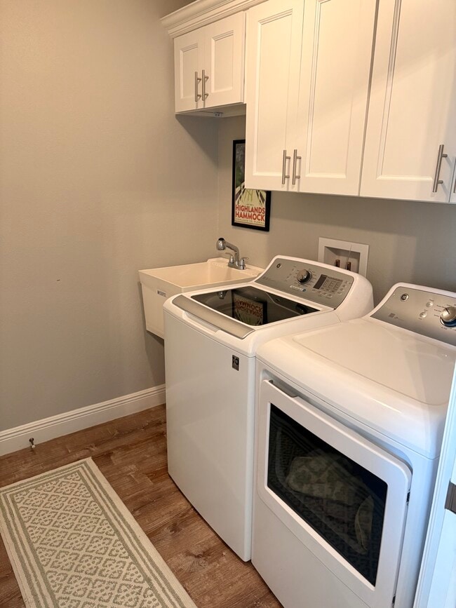 Building Photo - 7087 Strafford Oaks Dr