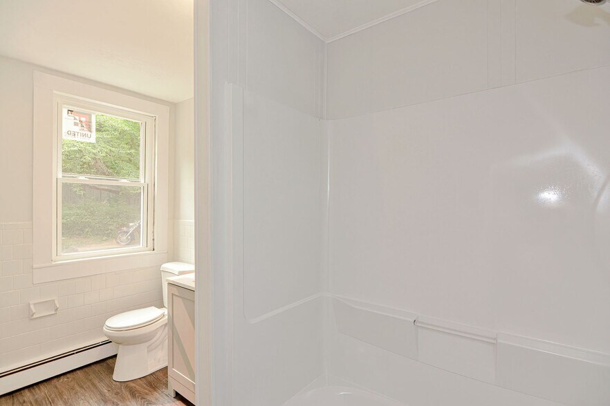 Building Photo - 97 Groton St