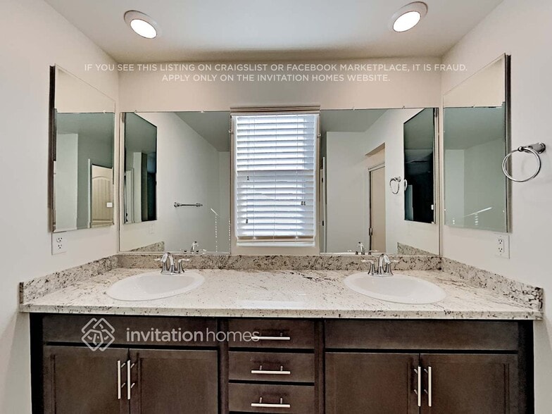 Building Photo - 5029 S Chassis