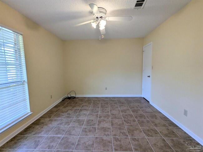 Building Photo - 512 Quail Nest Ln