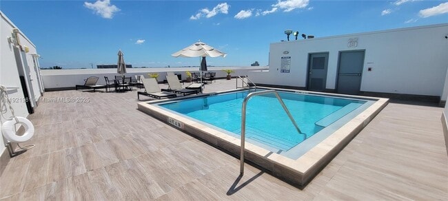 Building Photo - 2740 SW 28th Terrace