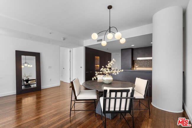 Building Photo - 6250 Hollywood Blvd