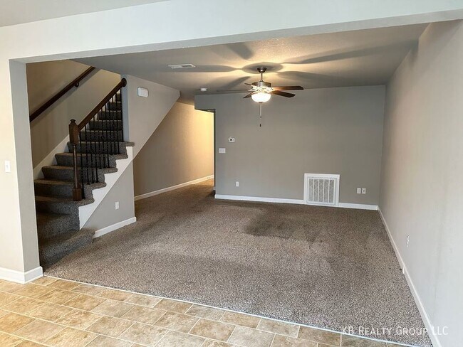 Building Photo - 2 Bed Townhome in Belton; Raymore-Peculiar...