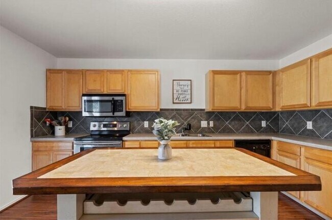 Building Photo - 4515 Cottonwood St