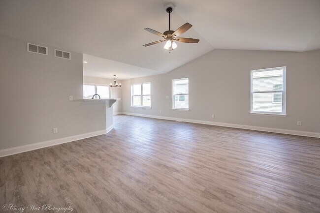 Building Photo - 2217 Concord Dr