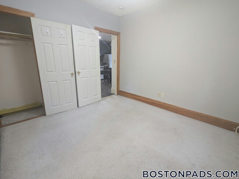 Building Photo - 137 Marcella St