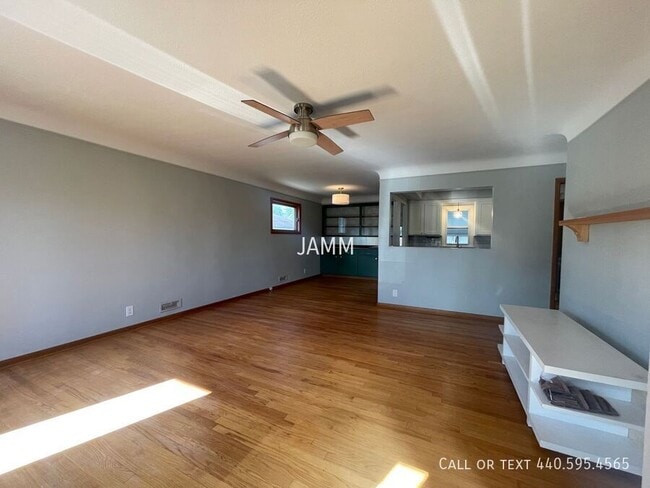 Building Photo - 7626 Sleepy Hollow Dr