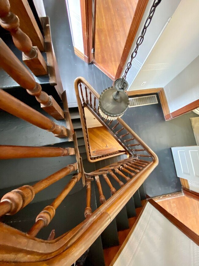 Building Photo - 146 Parker St